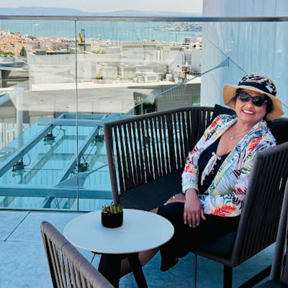 Meet your Posher, Sarojni